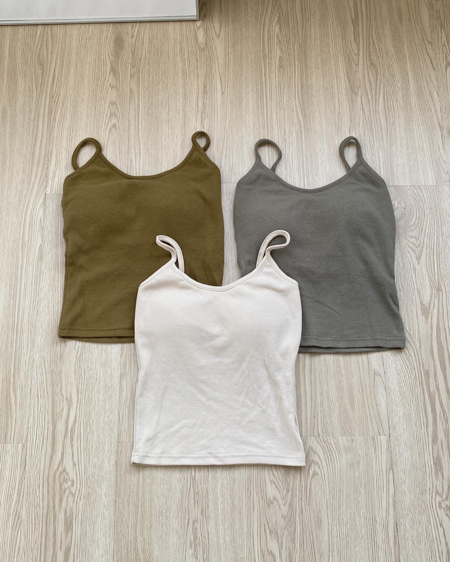 VT219 Must have!! Sleeveless with pad - Dark green | Khaki | Ivory