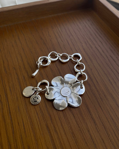 OA002 OtroAccesorio Flower Bracelet - Black | White