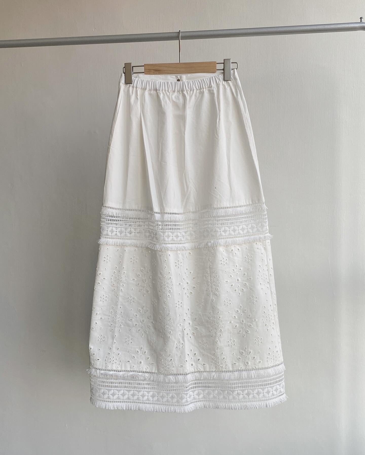 SK171 Button Lace Skirt - White | Black