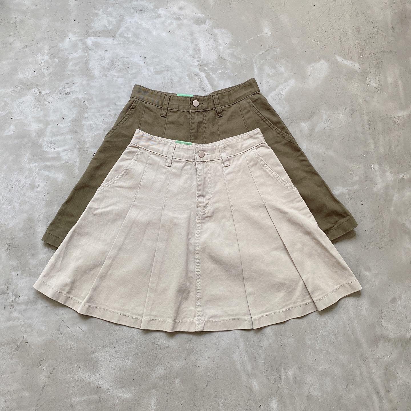 現貨 SK138 Pleated Skirt - Khaki