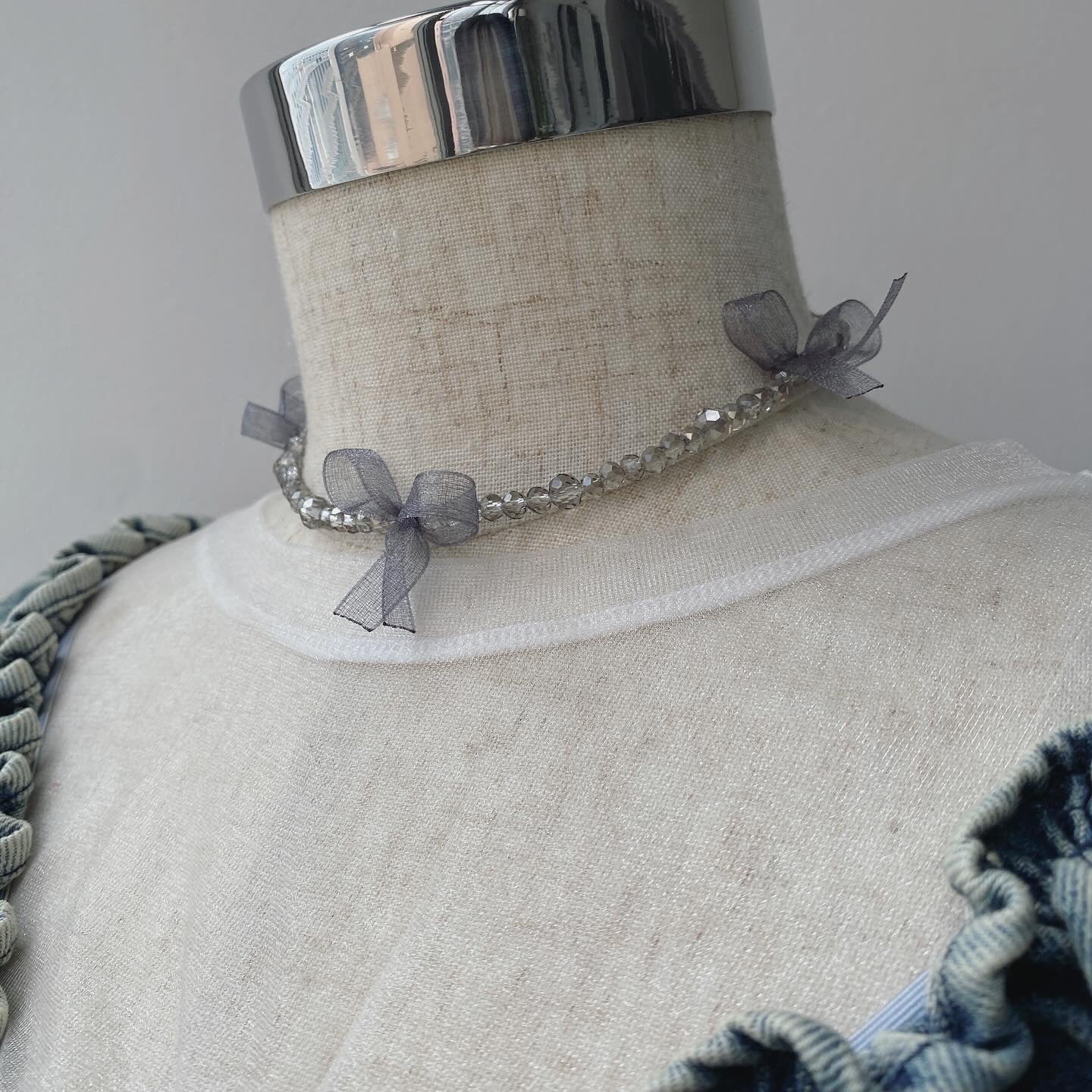 KA272 Ribbon Necklace - White | Gray