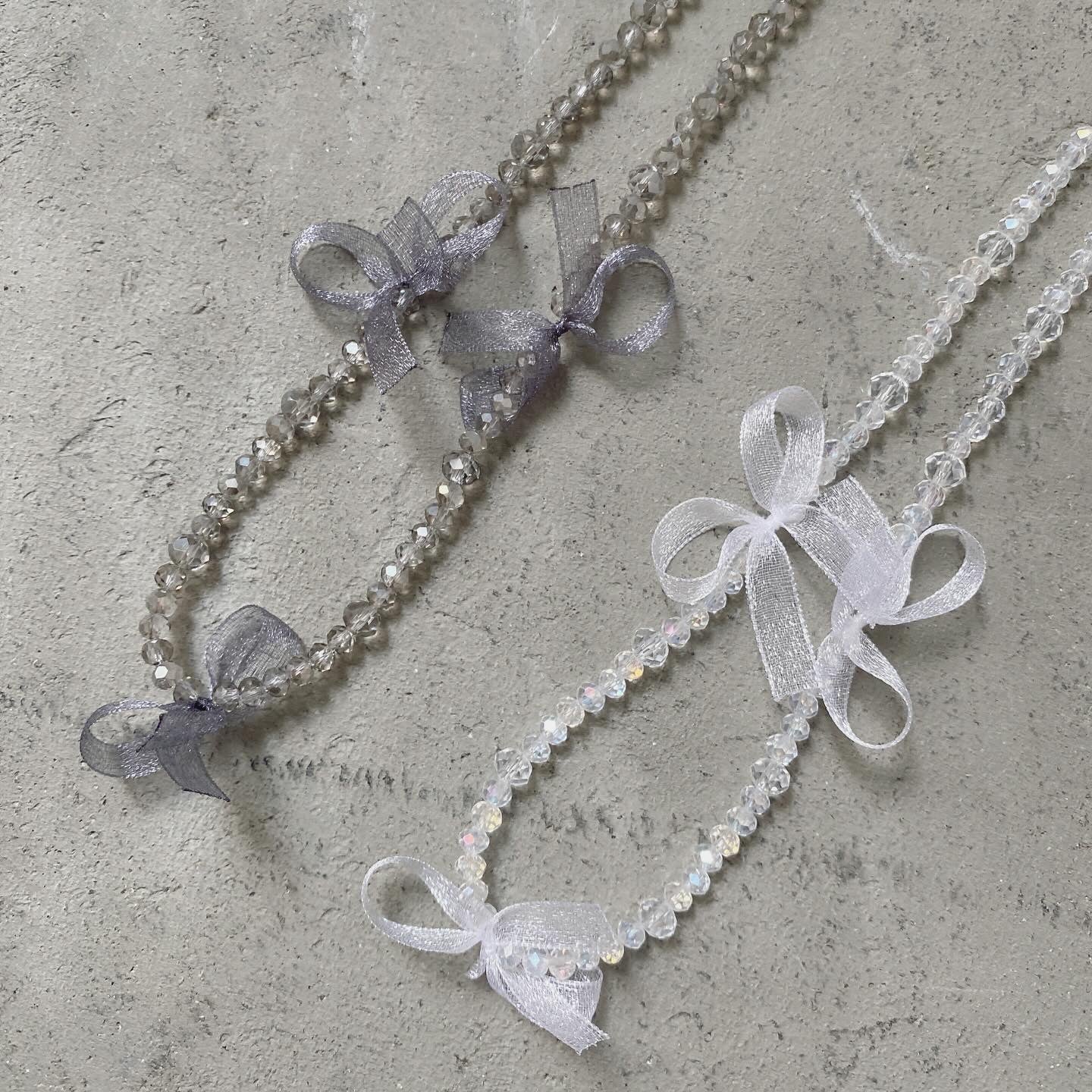 KA272 Ribbon Necklace - White | Gray